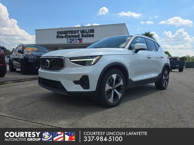2023 Volvo XC40 B5 Plus Bright Theme