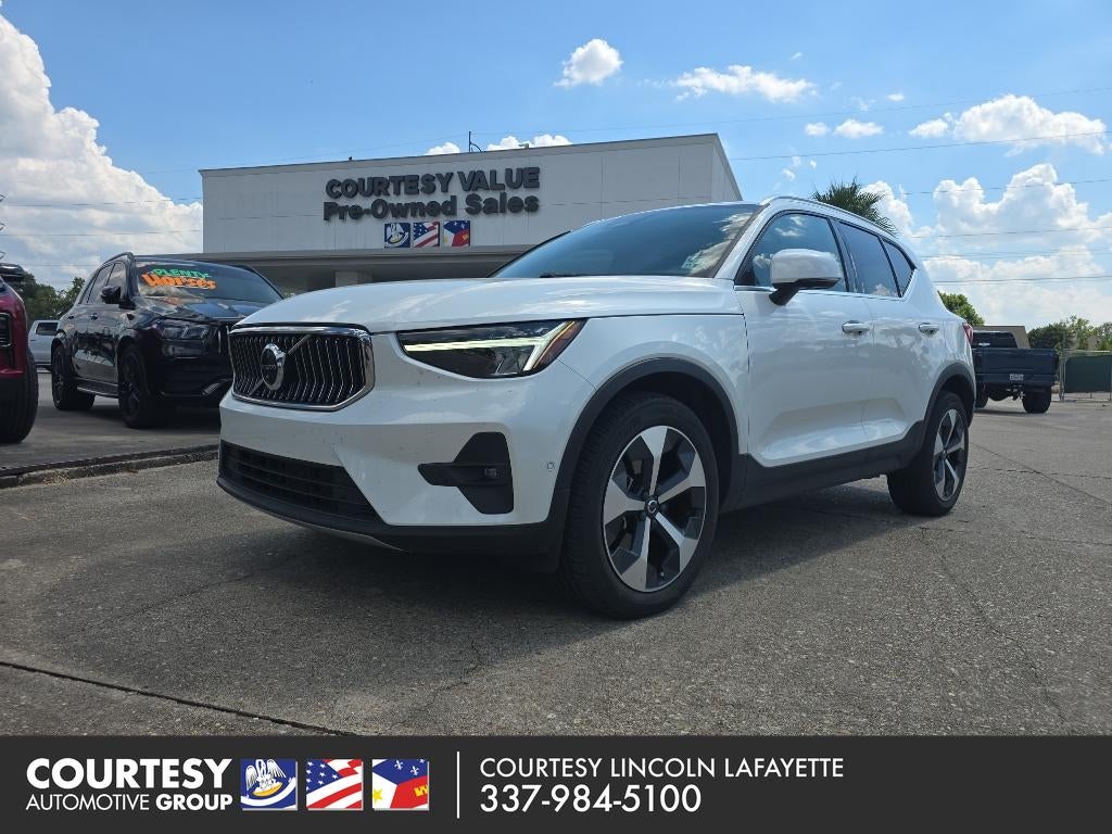 2023 Volvo XC40 B5 Plus Bright Theme