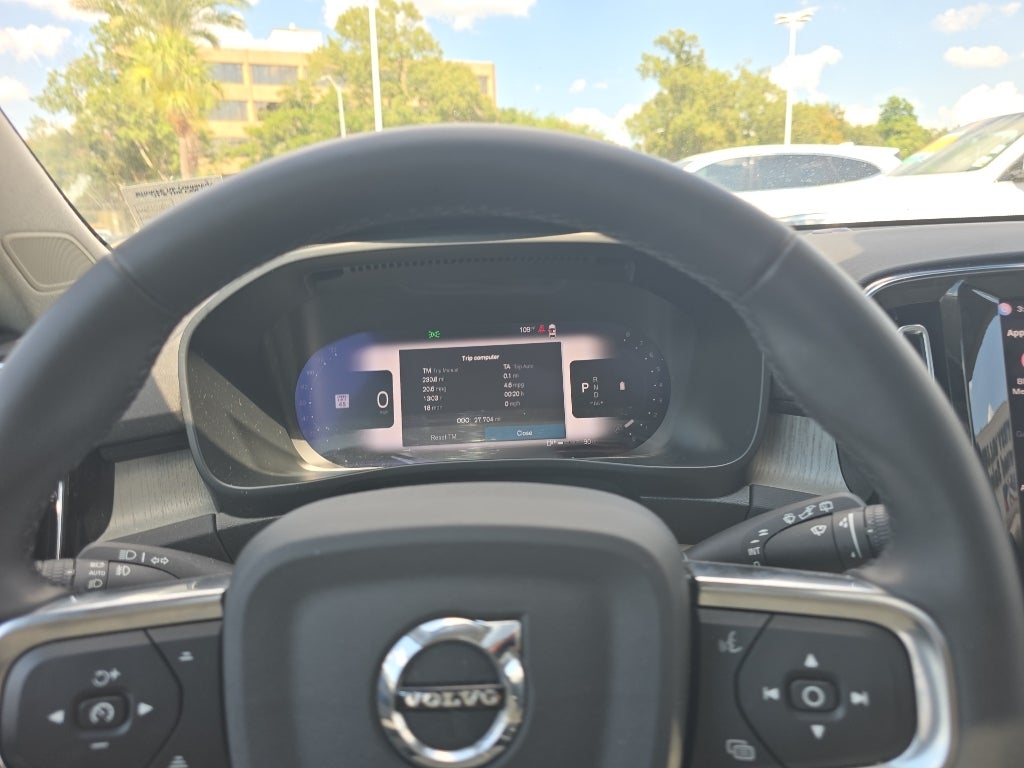 2023 Volvo XC40 B5 Plus Bright Theme