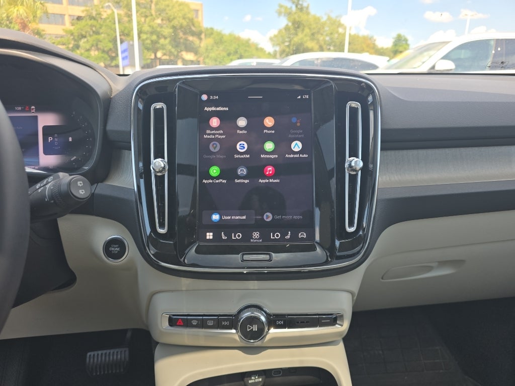 2023 Volvo XC40 B5 Plus Bright Theme