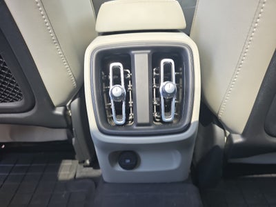 2023 Volvo XC40 B5 Plus Bright Theme