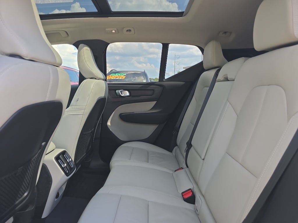 2023 Volvo XC40 B5 Plus Bright Theme