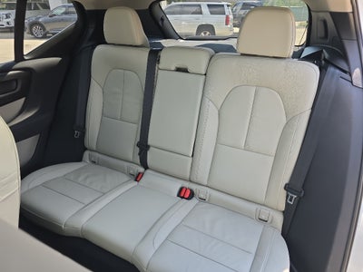 2023 Volvo XC40 B5 Plus Bright Theme