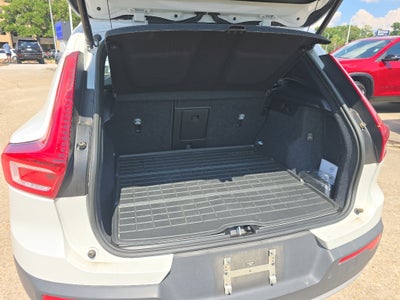 2023 Volvo XC40 B5 Plus Bright Theme