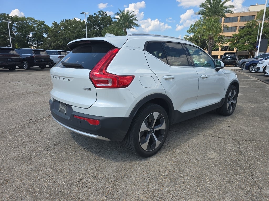 2023 Volvo XC40 B5 Plus Bright Theme
