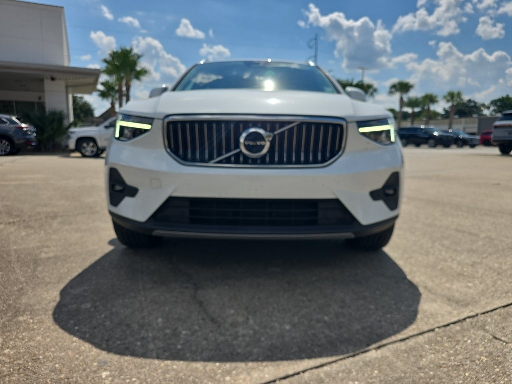 2023 Volvo XC40 B5 Plus Bright Theme
