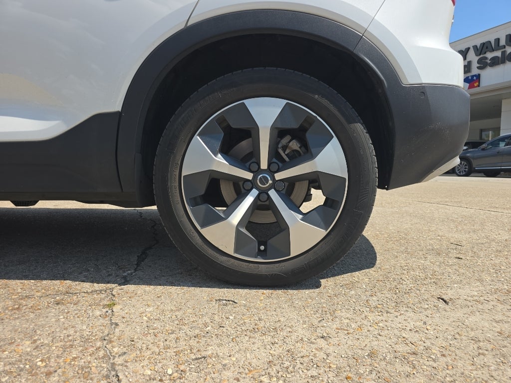 2023 Volvo XC40 B5 Plus Bright Theme