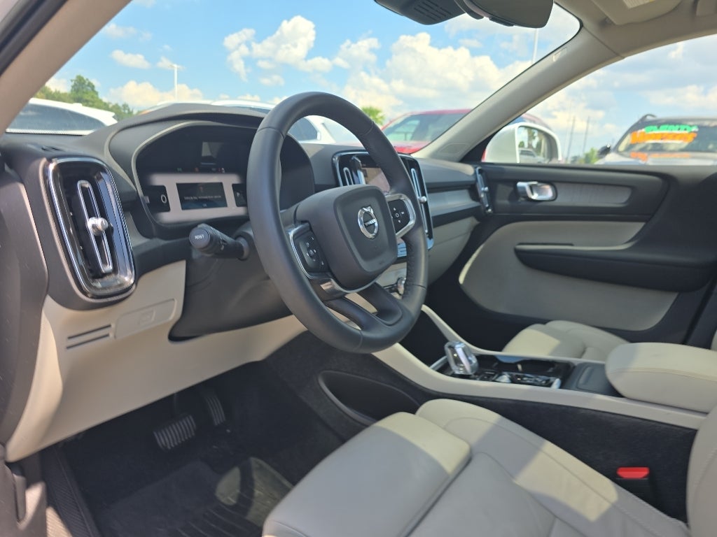 2023 Volvo XC40 B5 Plus Bright Theme