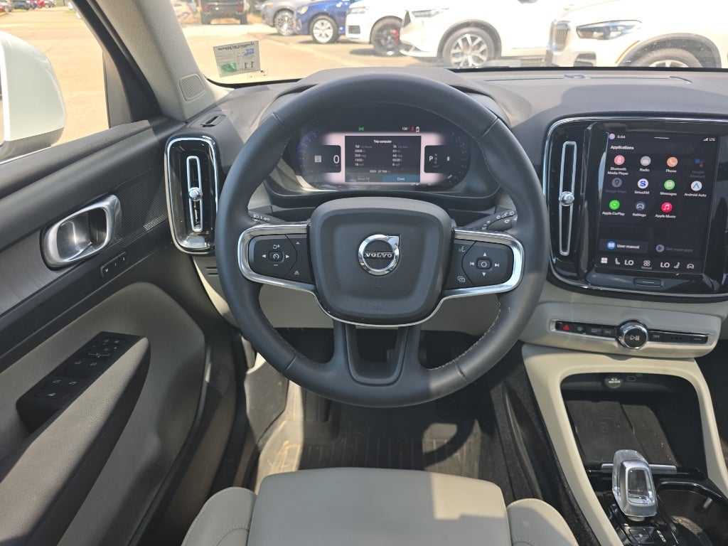 2023 Volvo XC40 B5 Plus Bright Theme