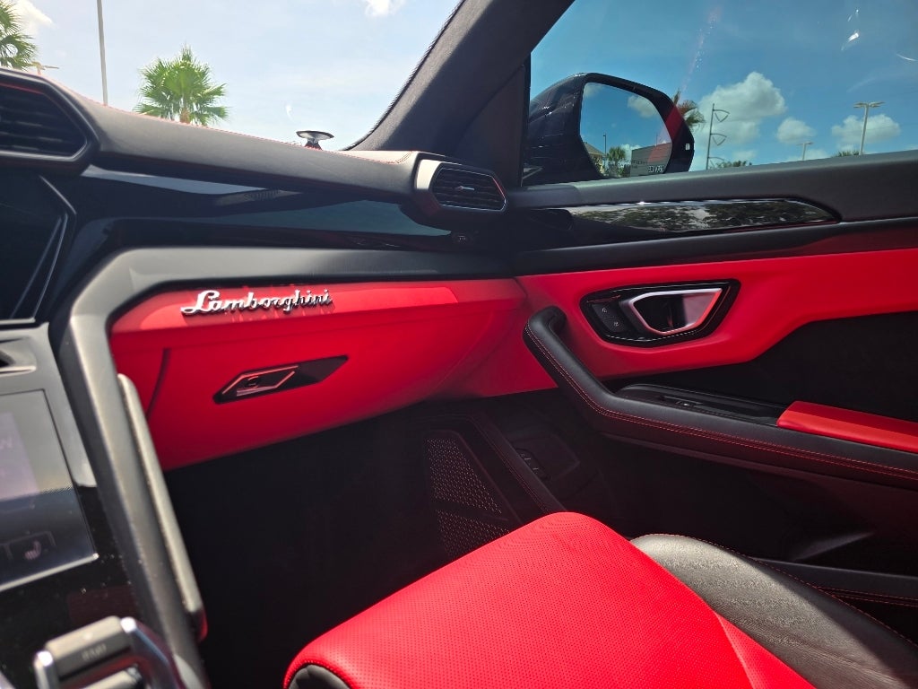 2022 Lamborghini Urus Base