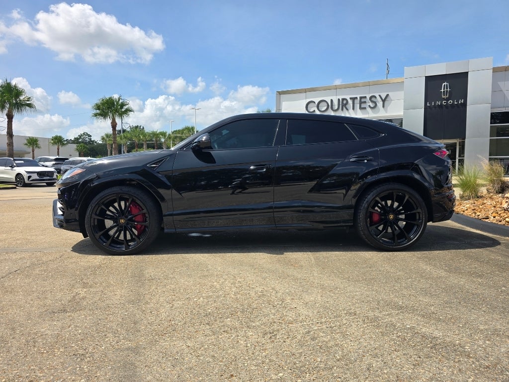 2022 Lamborghini Urus Base