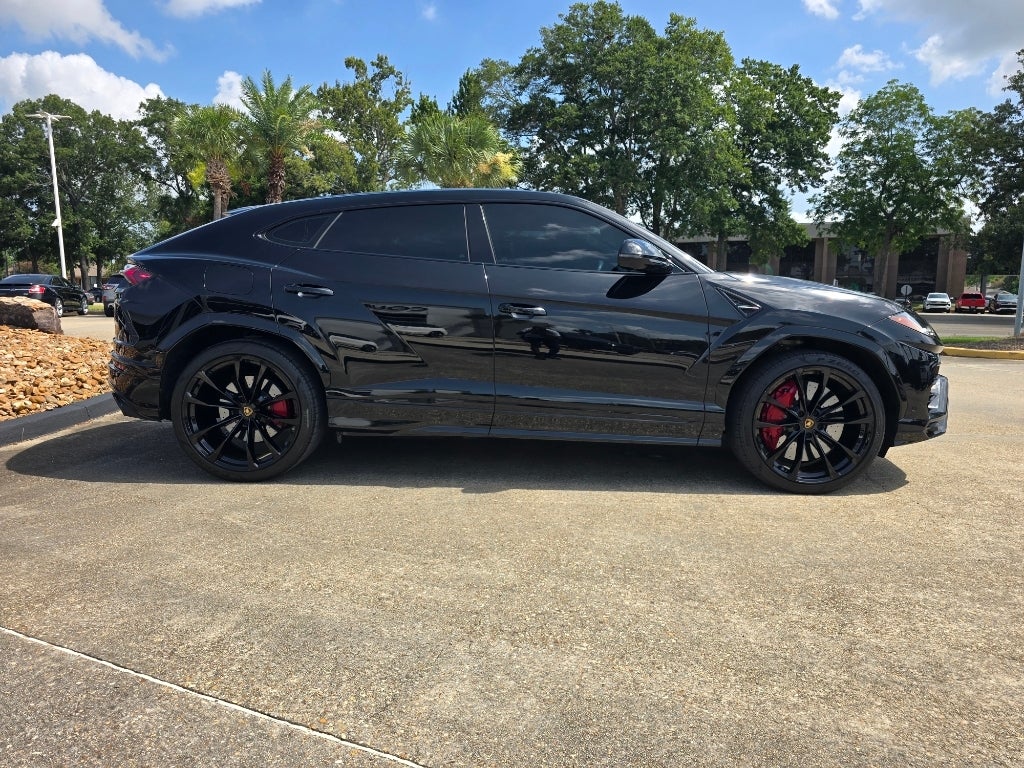 2022 Lamborghini Urus Base