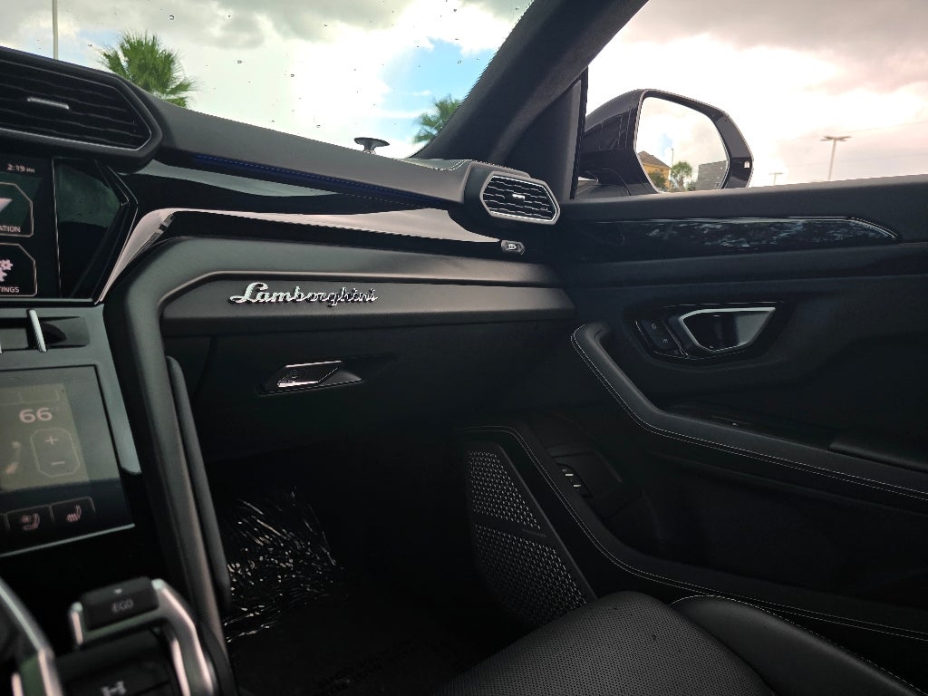 2022 Lamborghini Urus Graphite Capsule