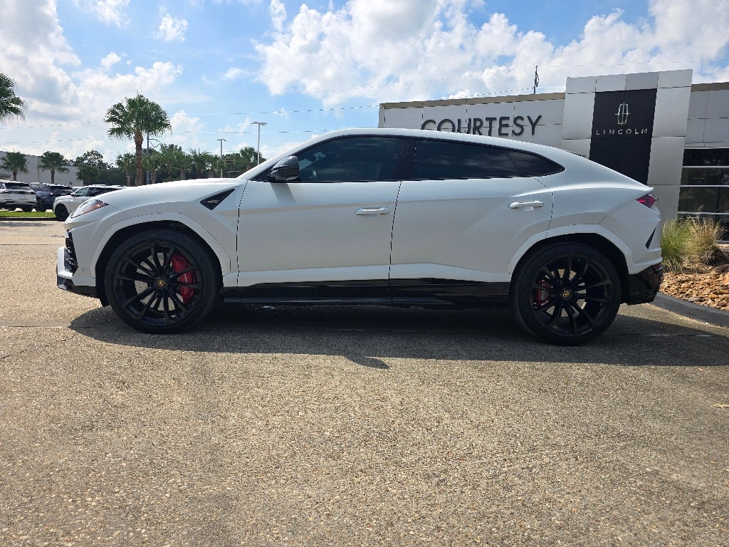 2022 Lamborghini Urus Graphite Capsule