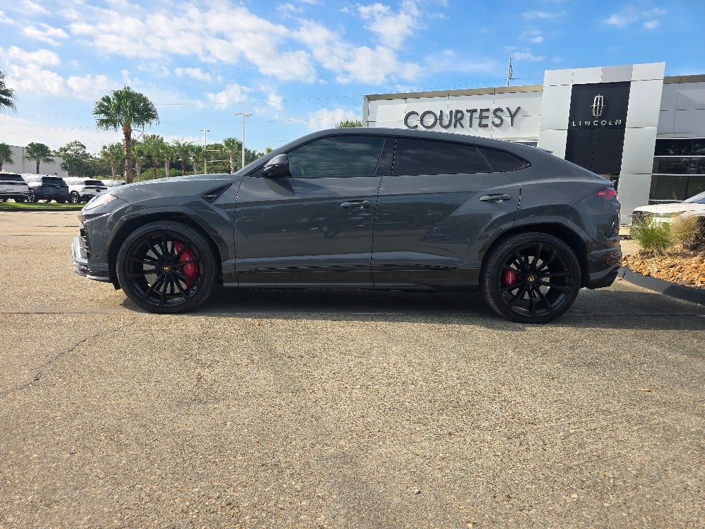 2022 Lamborghini Urus Graphite Capsule