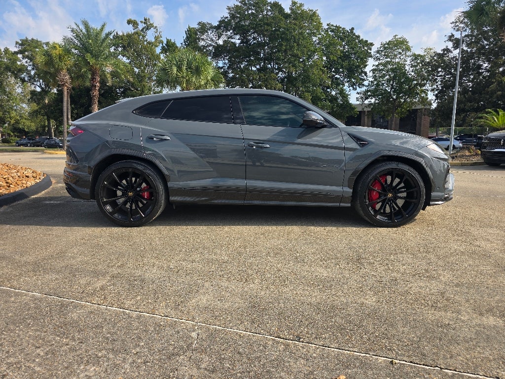 2022 Lamborghini Urus Graphite Capsule