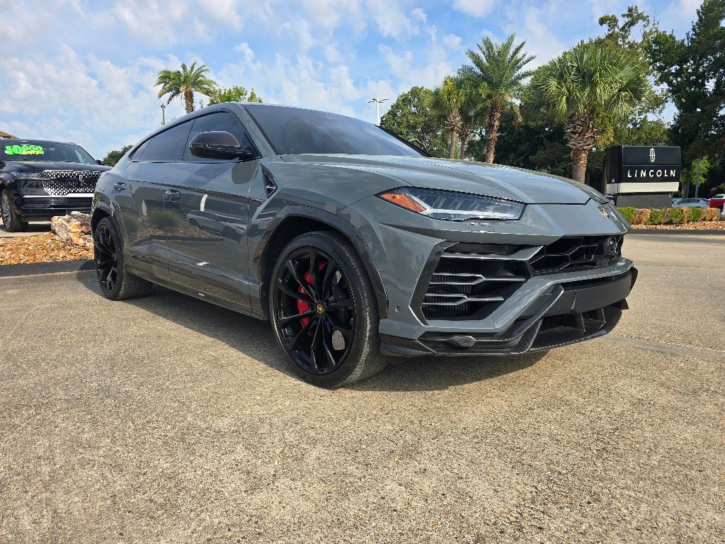 2022 Lamborghini Urus Graphite Capsule