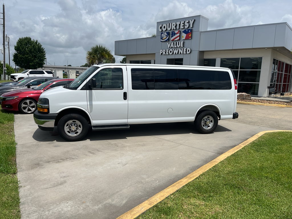 2025 Chevrolet Express 3500 LT