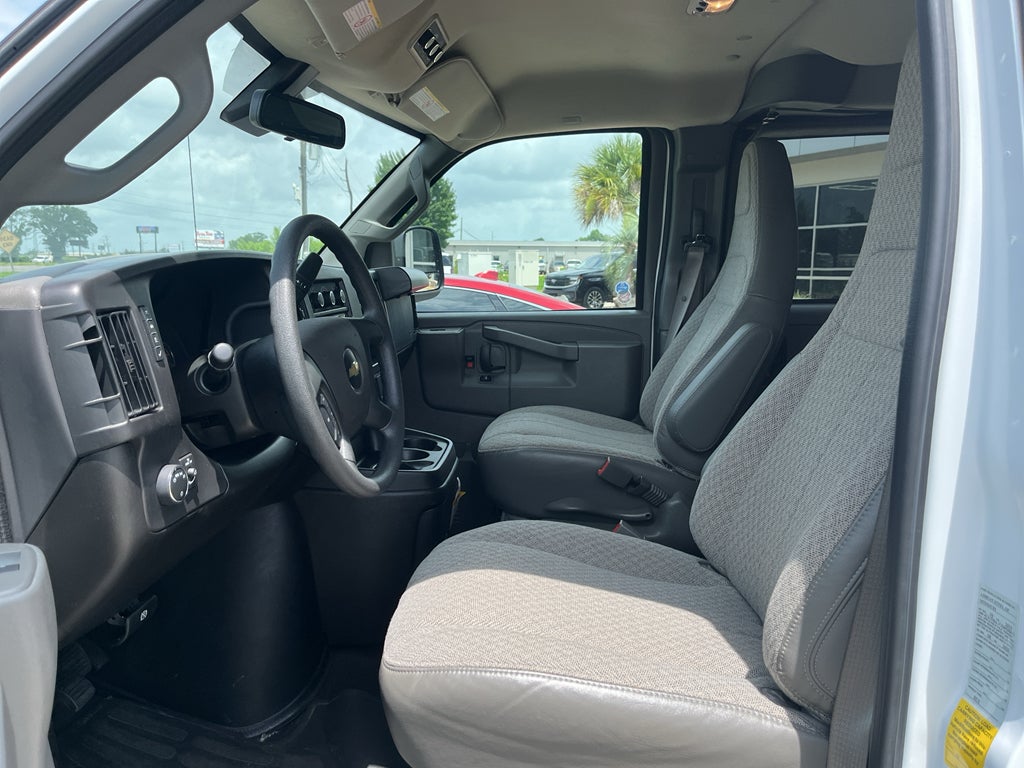 2025 Chevrolet Express 3500 LT