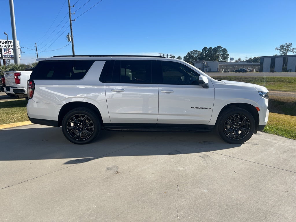 2023 Chevrolet Suburban RST
