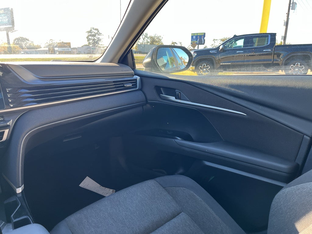 2025 Toyota Camry Hybrid LE