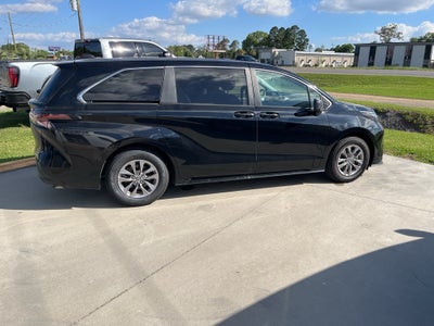 2024 Toyota Sienna LE