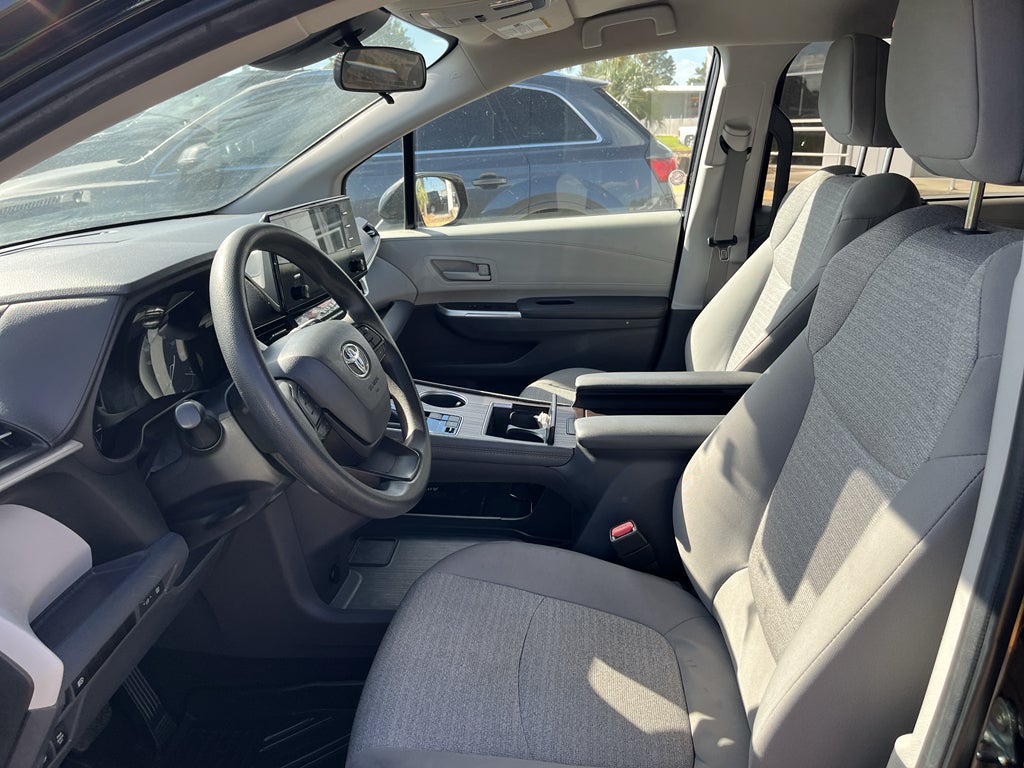 2024 Toyota Sienna LE