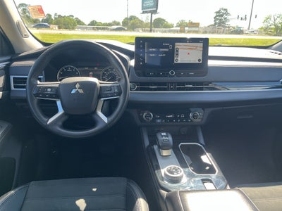 2025 Mitsubishi Outlander Base