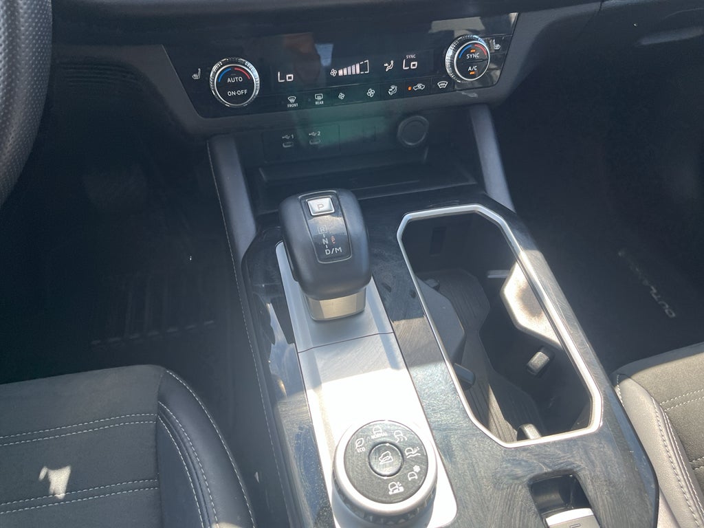 2025 Mitsubishi Outlander Base