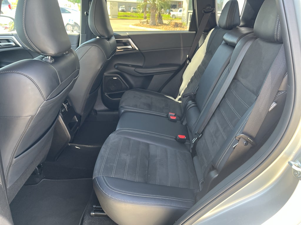 2025 Mitsubishi Outlander Base