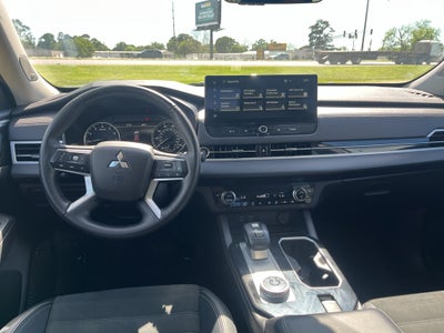 2025 Mitsubishi Outlander Base